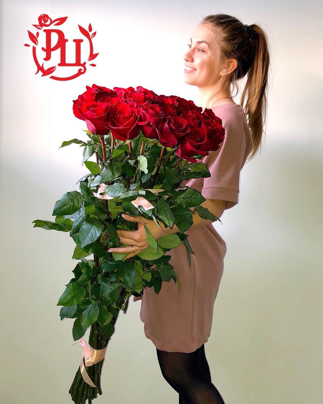 Доставка цветов по красноярску розы волжск цветы рмэ доставка
