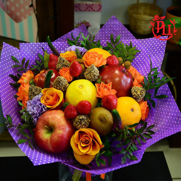 Букет "Конфеты, фрукты, ягоды, цветы"